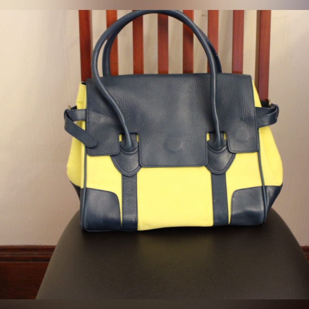 Pre-owned colorful bag 
Double handle